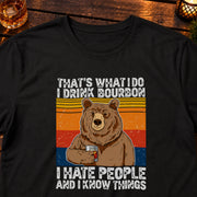 Bourbon Bear Wisdom クマとバーボンのデザイン | Tシャツ | フロントのみプリント