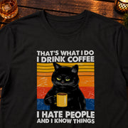 Coffee Cat Wisdom 黒猫とコーヒーのデザイン | Tシャツ | フロントのみプリント