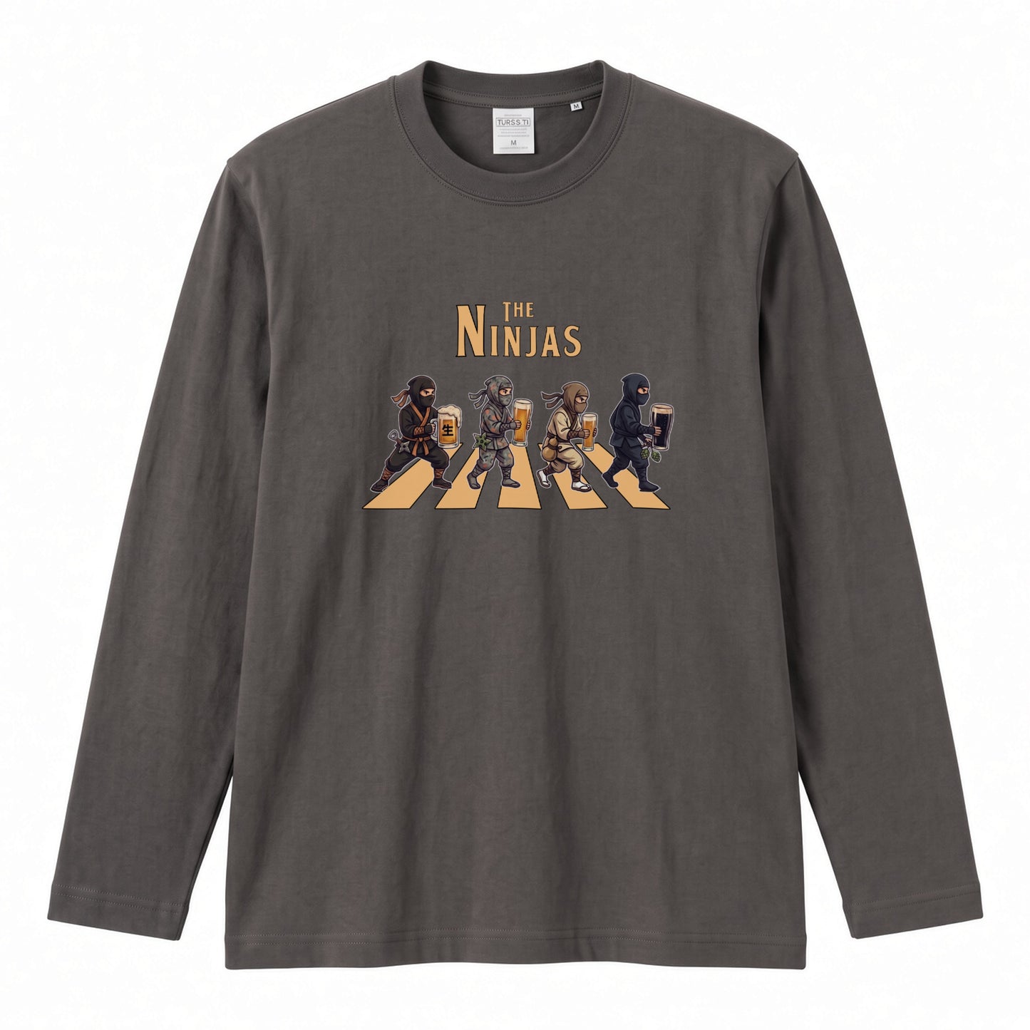 THE NINJAS | 忍びの宴 乾杯ビール ロック名盤オマージュ グラフィック 長袖Tシャツ【おもしろ雑貨・普段着・宴会・ユニセックス・ギフトに最適】
