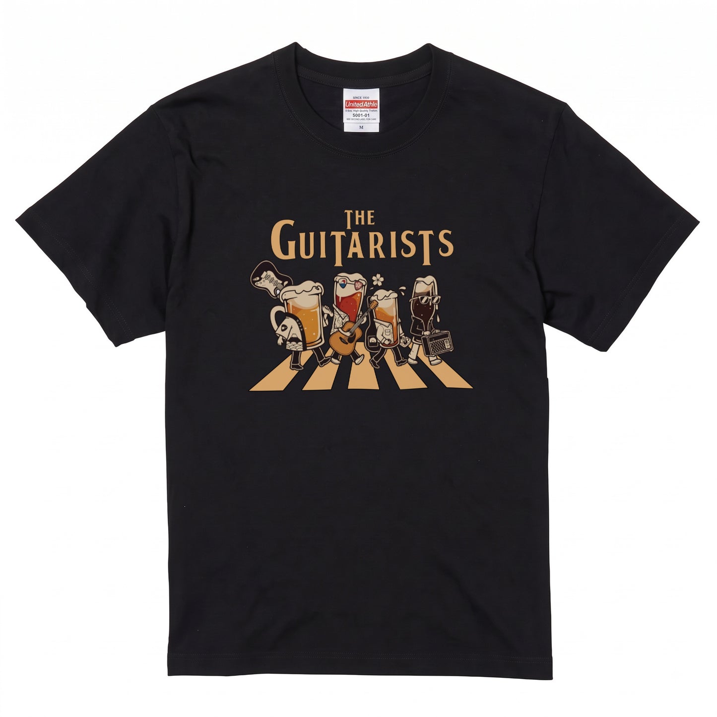 THE GUITARISTS | ビールたちのバンド演奏 横断歩道 面白Tシャツ【ギター好き・ビール好き・ギフトに最適】