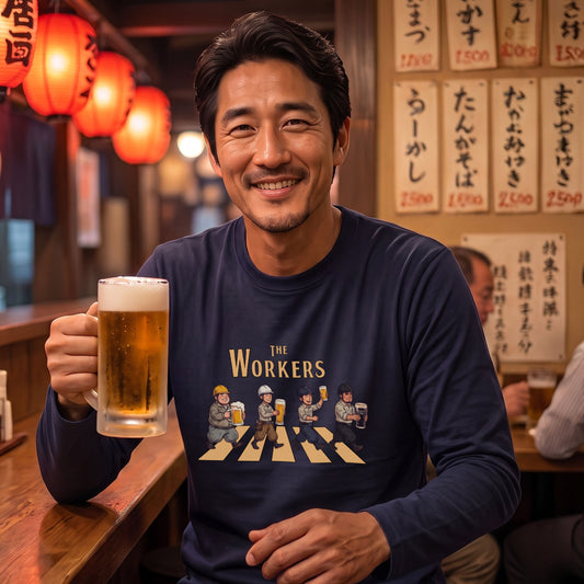 THE WORKERS | 現場職人 アビイロード風 パロディ 乾杯 ビール ロンT 長袖 Tシャツ【おもしろTシャツ・土木・建築・作業着・忘年会・誕生日ギフトに最適】