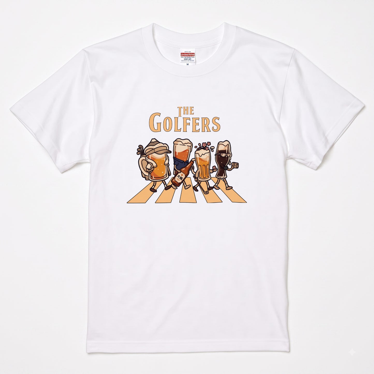 THE GOLFERS | ビールたちのゴルフ 横断歩道 面白Tシャツ【ゴルフ好き・父の日ギフトに最適】