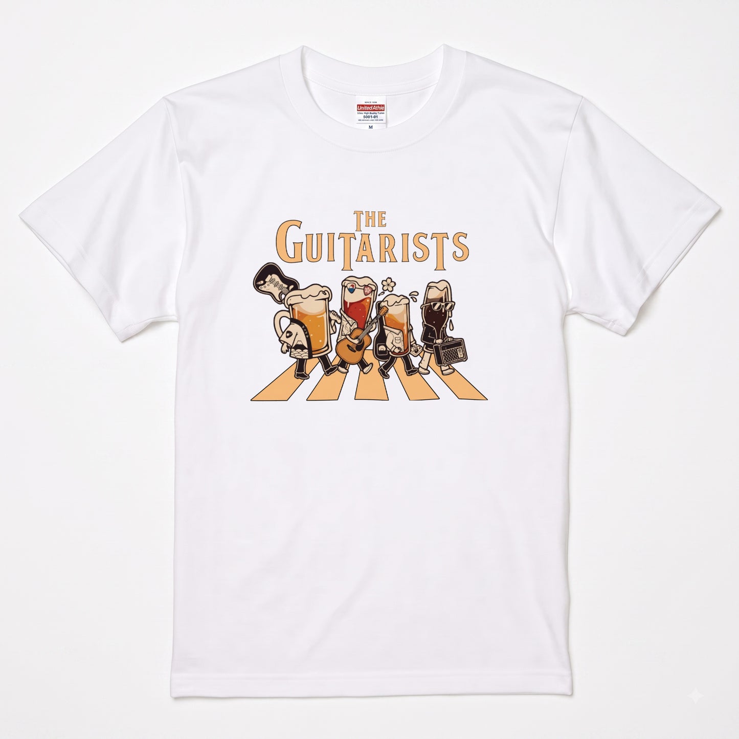 THE GUITARISTS | ビールたちのバンド演奏 横断歩道 面白Tシャツ【ギター好き・ビール好き・ギフトに最適】