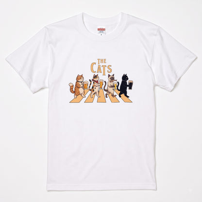 THE CATS | 猫たちの乾杯パレード 横断歩道 ゆるかわパロディTシャツ【愛猫家・ビール好き・ギフトに最適】