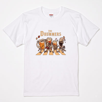THE DRUMMERS | ビールたちのドラム演奏 横断歩道 面白Tシャツ【ドラム好き・ビール好き・ギフトに最適】
