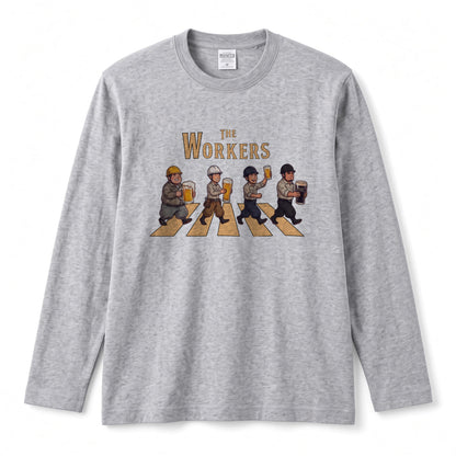 THE WORKERS | 現場職人 アビイロード風 パロディ 乾杯 ビール ロンT 長袖 Tシャツ【おもしろTシャツ・土木・建築・作業着・忘年会・誕生日ギフトに最適】