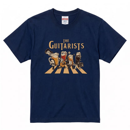 THE GUITARISTS | ビールたちのバンド演奏 横断歩道 面白Tシャツ【ギター好き・ビール好き・ギフトに最適】