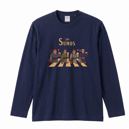 THE SUMOS | 浴衣姿 お相撲さん 乾杯ビール ロック名盤オマージュ グラフィック 長袖Tシャツ【おもしろ雑貨・普段着・宴会・ユニセックス・ギフトに最適】