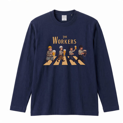 THE WORKERS | 現場職人 アビイロード風 パロディ 乾杯 ビール ロンT 長袖 Tシャツ【おもしろTシャツ・土木・建築・作業着・忘年会・誕生日ギフトに最適】