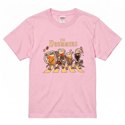 THE DRUMMERS | ビールたちのドラム演奏 横断歩道 面白Tシャツ【ドラム好き・ビール好き・ギフトに最適】