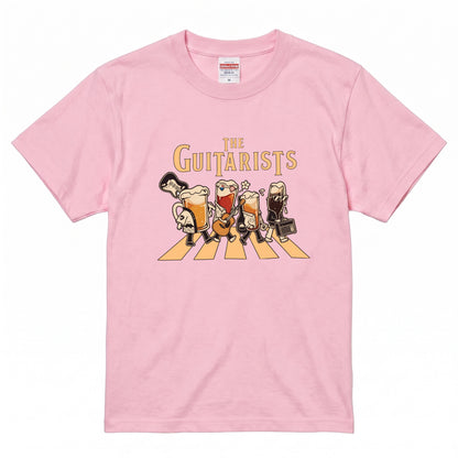 THE GUITARISTS | ビールたちのバンド演奏 横断歩道 面白Tシャツ【ギター好き・ビール好き・ギフトに最適】