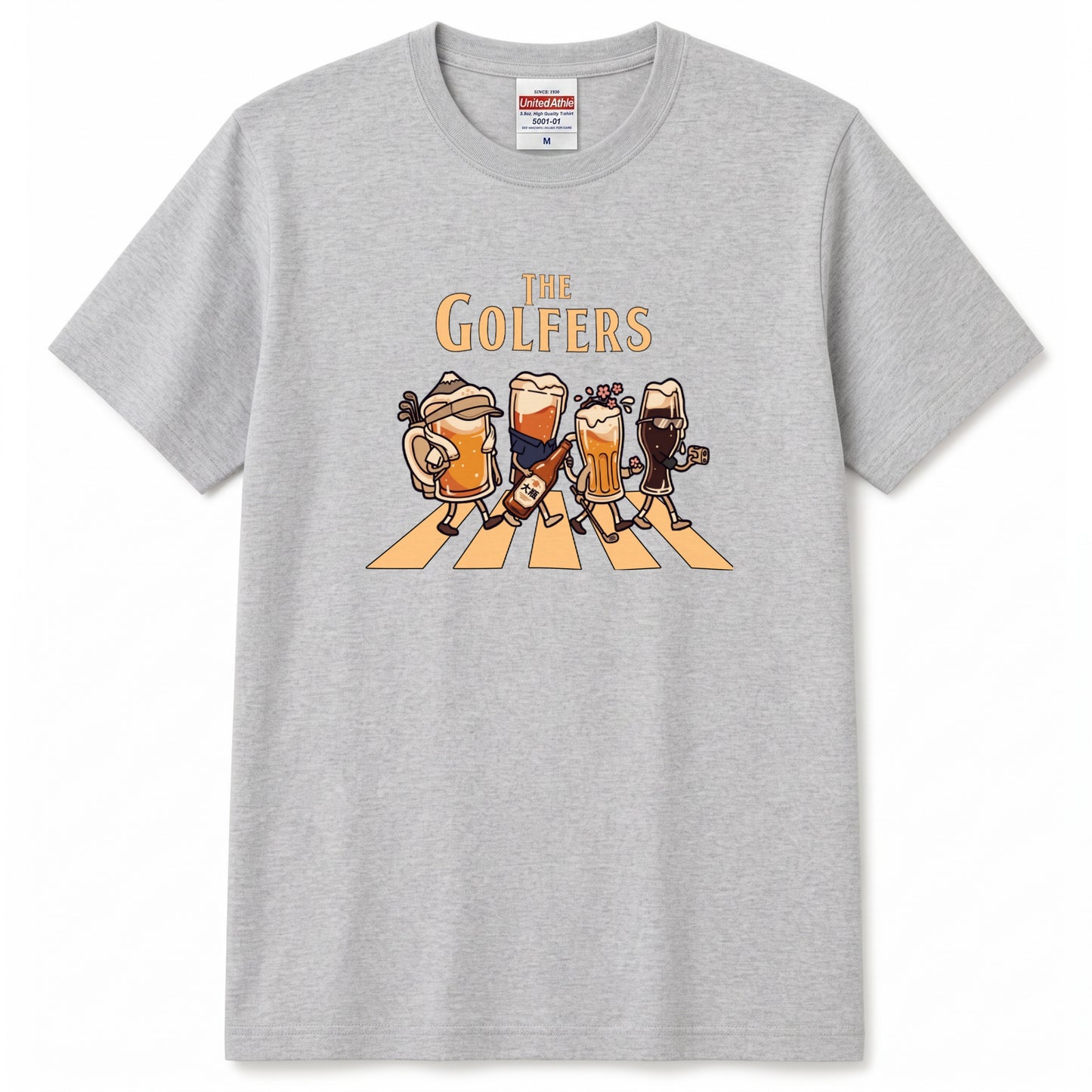 THE GOLFERS | ビールたちのゴルフ 横断歩道 面白Tシャツ【ゴルフ好き・父の日ギフトに最適】