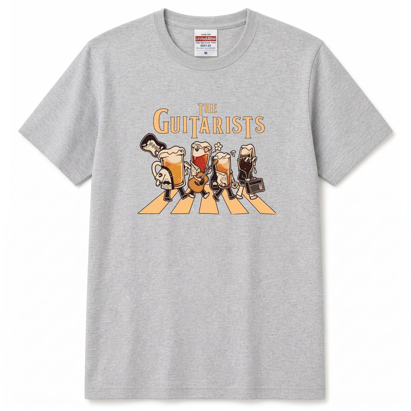 THE GUITARISTS | ビールたちのバンド演奏 横断歩道 面白Tシャツ【ギター好き・ビール好き・ギフトに最適】