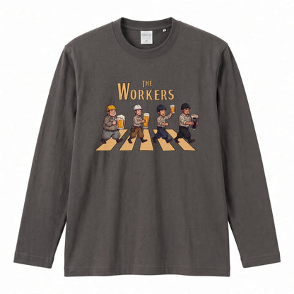 THE WORKERS | 現場職人 アビイロード風 パロディ 乾杯 ビール ロンT 長袖 Tシャツ【おもしろTシャツ・土木・建築・作業着・忘年会・誕生日ギフトに最適】