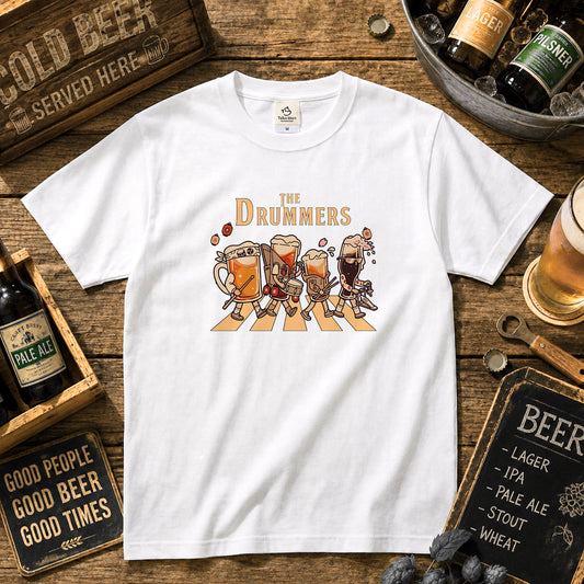 THE DRUMMERS | ビールたちのドラム演奏 横断歩道 面白Tシャツ【ドラム好き・ビール好き・ギフトに最適】