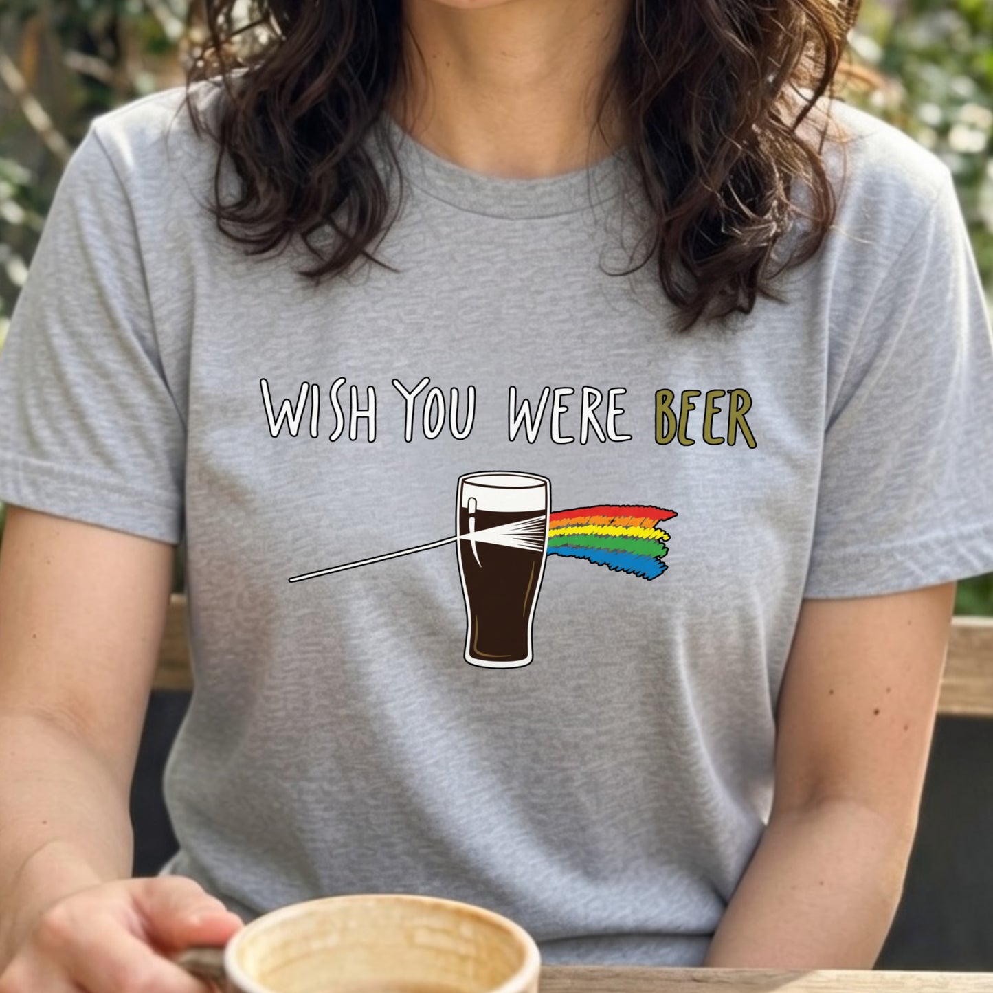 PRISM BEER | 手描き風 レトロ ロックグラフィック ビールグラス カジュアル Tシャツ【おもしろTシャツ・普段着・ストリート・ユニセックス・ギフトに最適】