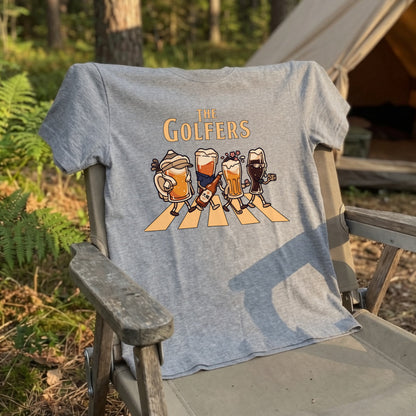 THE GOLFERS | ビールたちのゴルフ 横断歩道 面白Tシャツ【ゴルフ好き・父の日ギフトに最適】