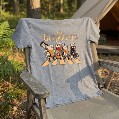 THE GUITARISTS | ビールたちのバンド演奏 横断歩道 面白Tシャツ【ギター好き・ビール好き・ギフトに最適】