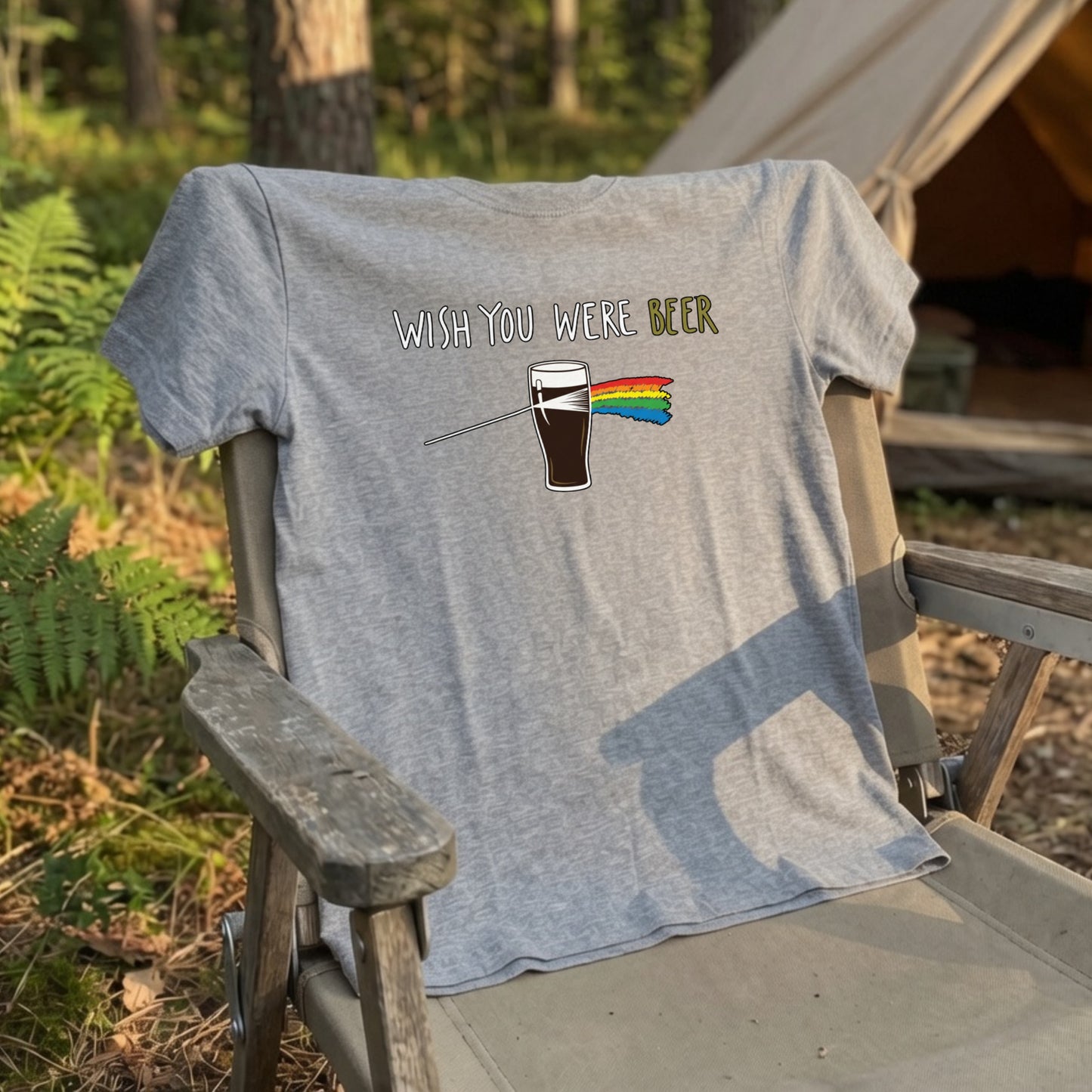 PRISM BEER | 手描き風 レトロ ロックグラフィック ビールグラス カジュアル Tシャツ【おもしろTシャツ・普段着・ストリート・ユニセックス・ギフトに最適】