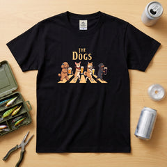 THE DOGS | 柴犬・プードル・チワワ・ダックスの乾杯 横断歩道 面白Tシャツ【愛犬家・ビール好き・ギフトに最適】