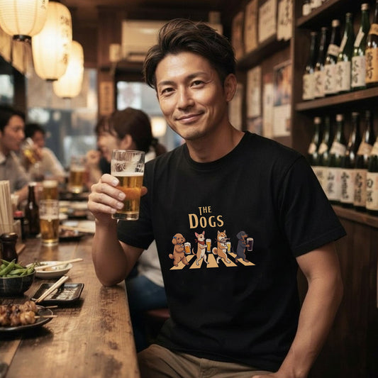 THE DOGS | 柴犬・プードル・チワワ・ダックスの乾杯 横断歩道 面白Tシャツ【愛犬家・ビール好き・ギフトに最適】