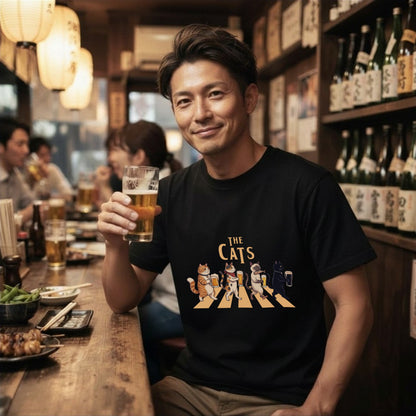 THE CATS | 猫たちの乾杯パレード 横断歩道 ゆるかわパロディTシャツ【愛猫家・ビール好き・ギフトに最適】