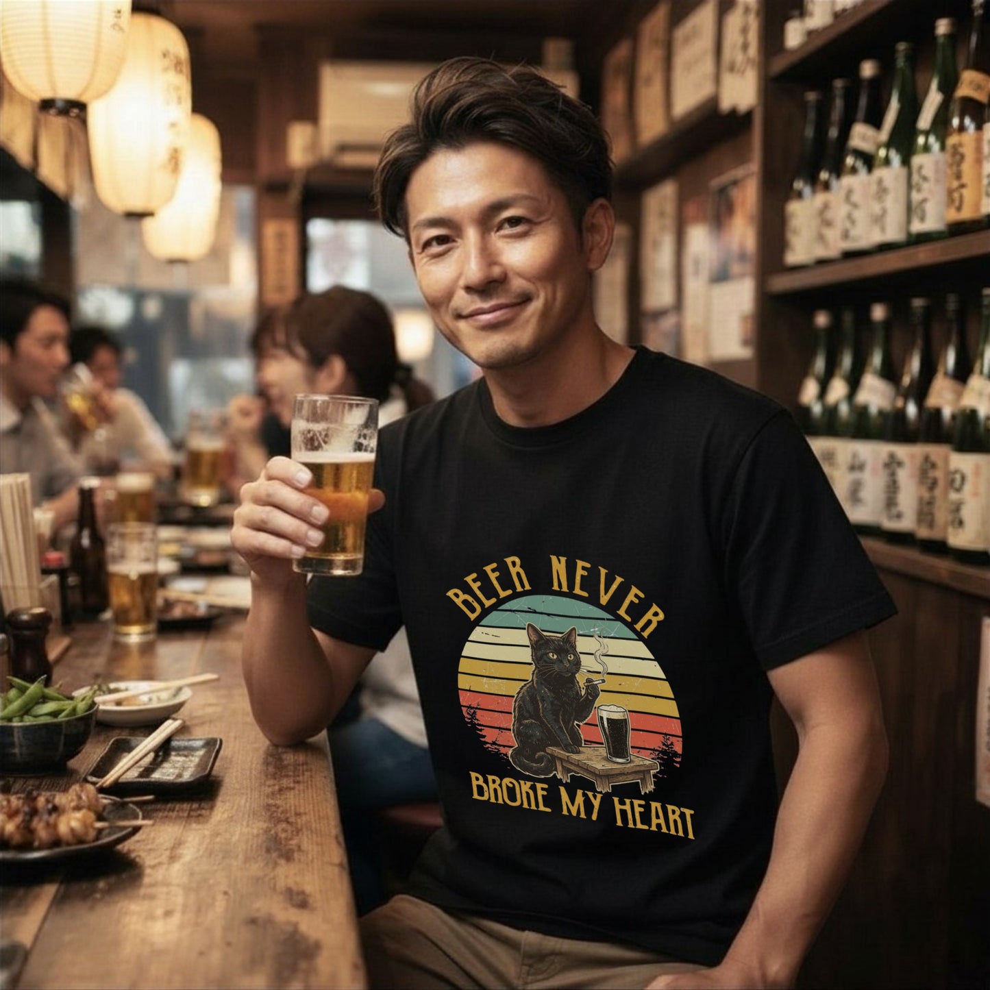 レトロ黒猫 ビール Tシャツ ｜ 猫好き・ビール好きに人気
