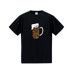 「Save Water Drink Beer - ビールは水分補給」誕生日プレゼントにも最適！居酒屋・飲み会で話題の面白ドライシルキータッチTシャツ｜日本酒・ビール・焼酎・ウイスキー好きにおすすめ