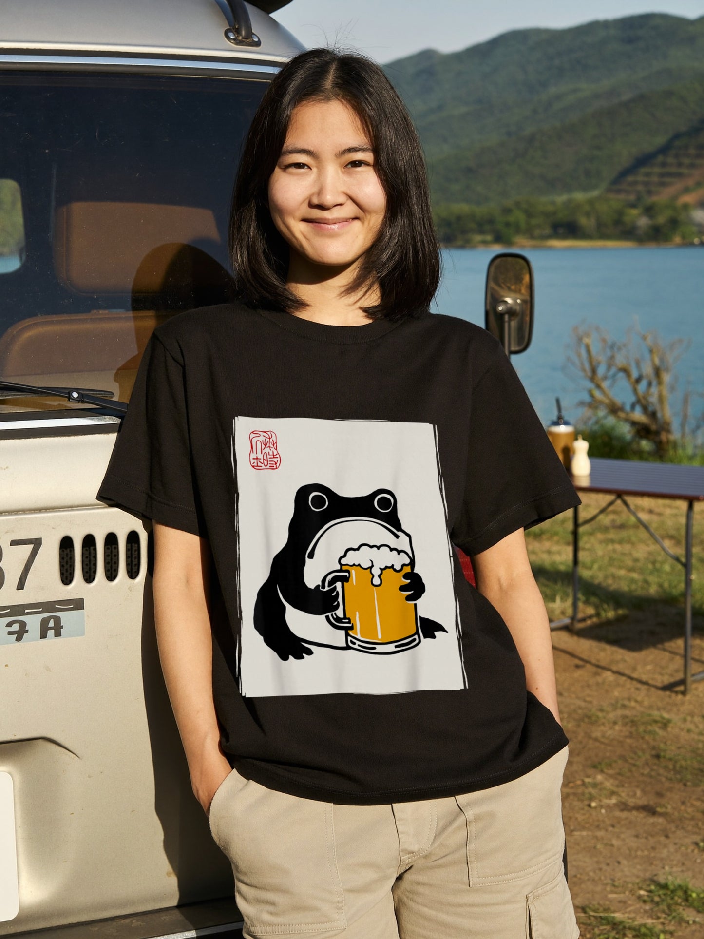 ビールを飲むカエル 和柄 Tシャツ ｜ ビール好き・カエル好き・浮世絵風に人気