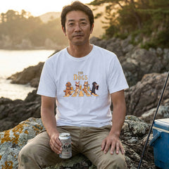 THE DOGS | 柴犬・プードル・チワワ・ダックスの乾杯 横断歩道 面白Tシャツ【愛犬家・ビール好き・ギフトに最適】