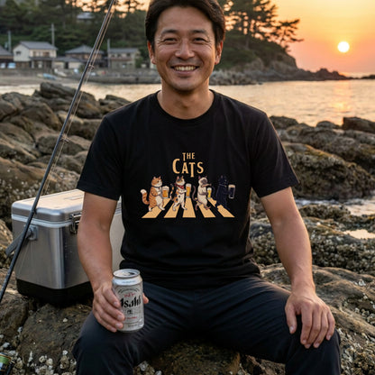 THE CATS | 猫たちの乾杯パレード 横断歩道 ゆるかわパロディTシャツ【愛猫家・ビール好き・ギフトに最適】