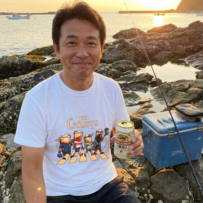 THE CYCLISTS | ビールたちのサイクリング 横断歩道 面白Tシャツ【自転車好き・ビール好き・ギフトに最適】