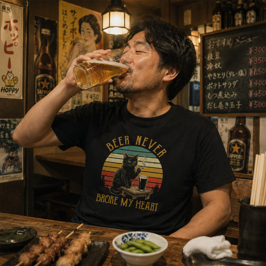 レトロ黒猫 ビール Tシャツ ｜ 猫好き・ビール好きに人気