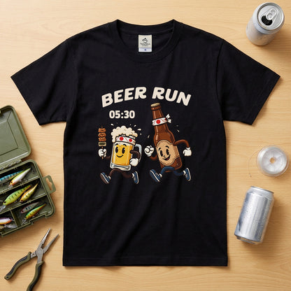 BEER RUN | ビールと焼き鳥の走る姿が可愛い レトロアニメ風面白Tシャツ【飲み会・ギフトに最適】