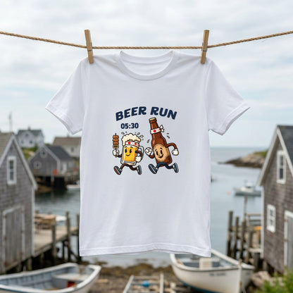 BEER RUN | ビールと焼き鳥の走る姿が可愛い レトロアニメ風面白Tシャツ【飲み会・ギフトに最適】