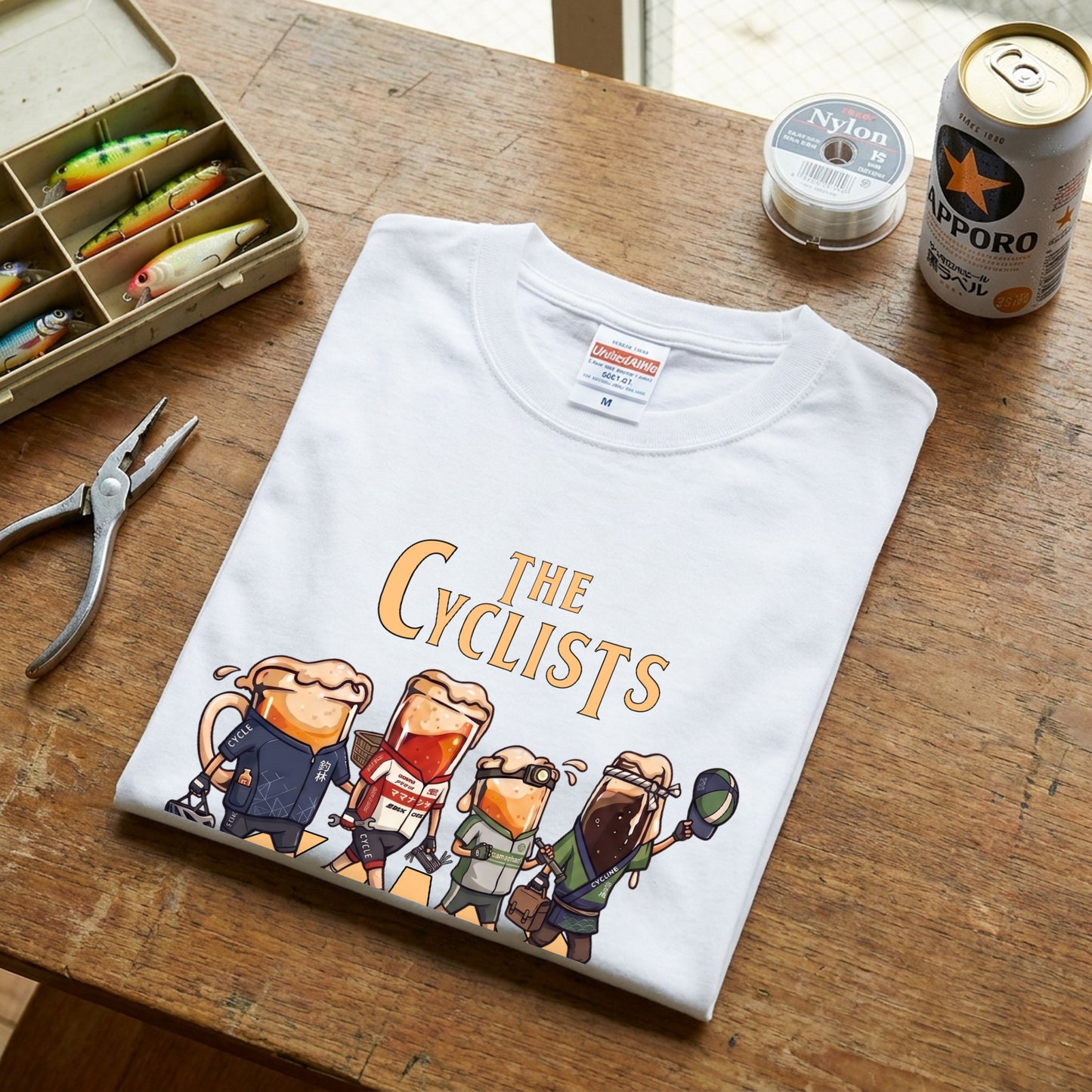 THE CYCLISTS | ビールたちのサイクリング 横断歩道 面白Tシャツ【自転車好き・ビール好き・ギフトに最適】