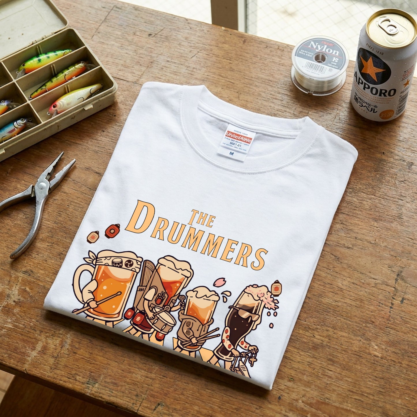 THE DRUMMERS | ビールたちのドラム演奏 横断歩道 面白Tシャツ【ドラム好き・ビール好き・ギフトに最適】