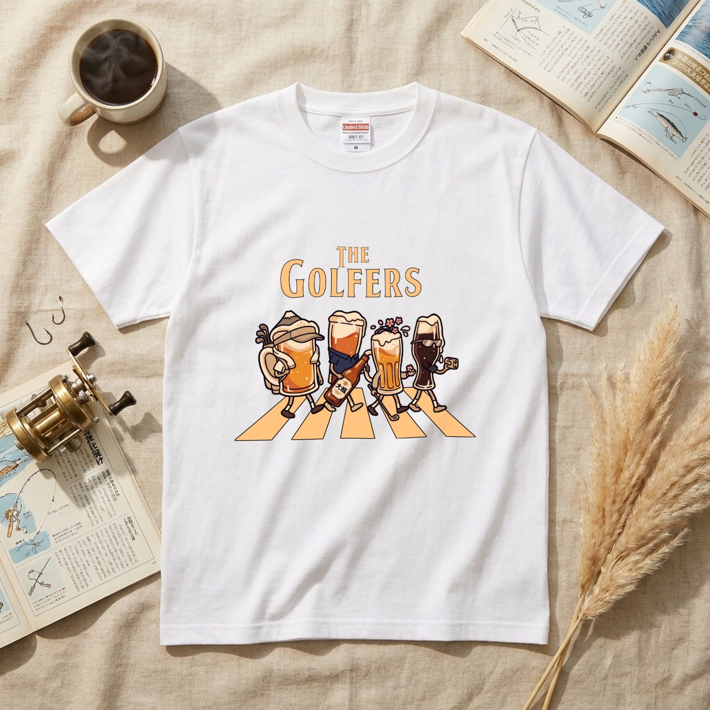 THE GOLFERS | ビールたちのゴルフ 横断歩道 面白Tシャツ【ゴルフ好き・父の日ギフトに最適】