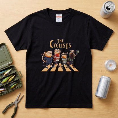 THE CYCLISTS | ビールたちのサイクリング 横断歩道 面白Tシャツ【自転車好き・ビール好き・ギフトに最適】