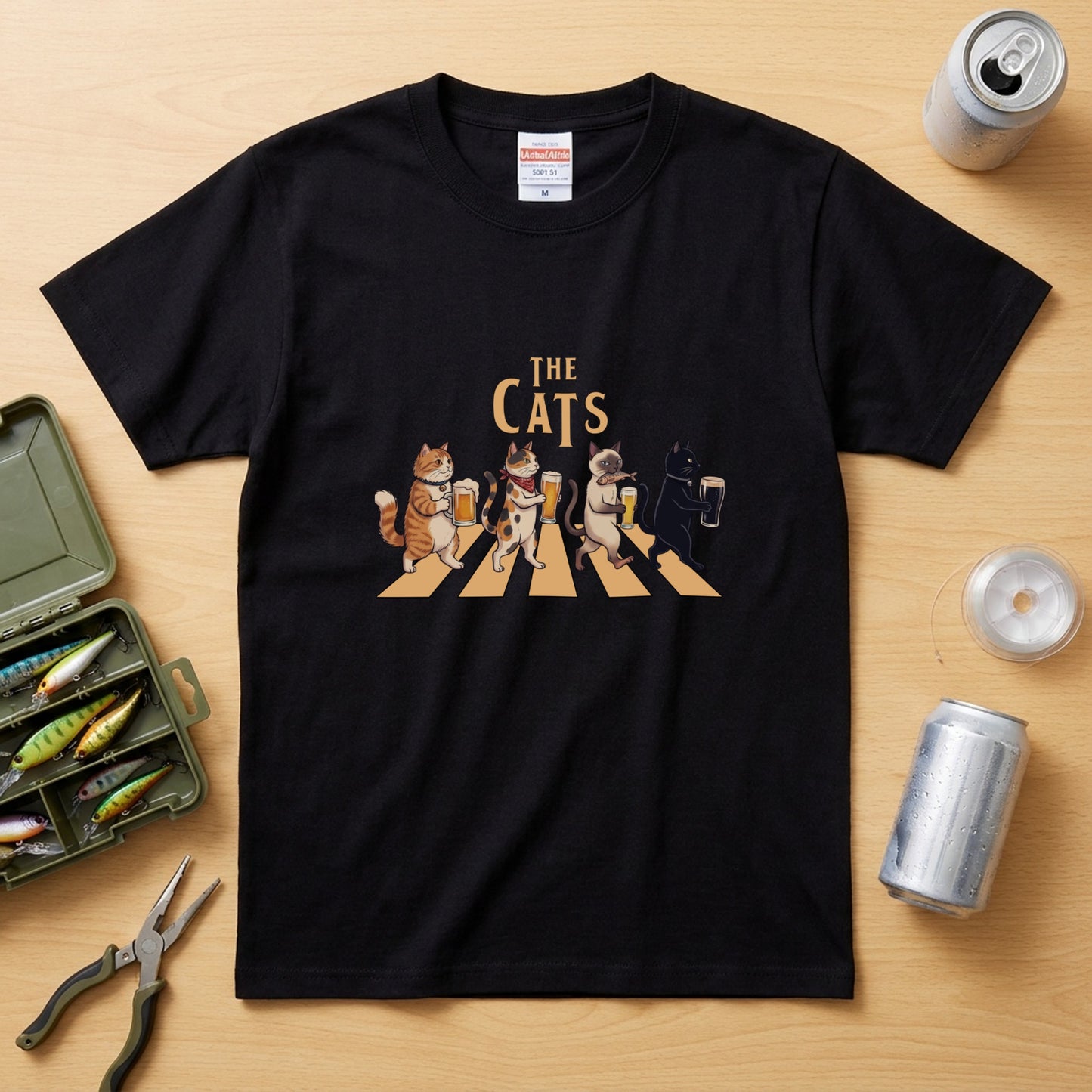 THE CATS | 猫たちの乾杯パレード 横断歩道 ゆるかわパロディTシャツ【愛猫家・ビール好き・ギフトに最適】