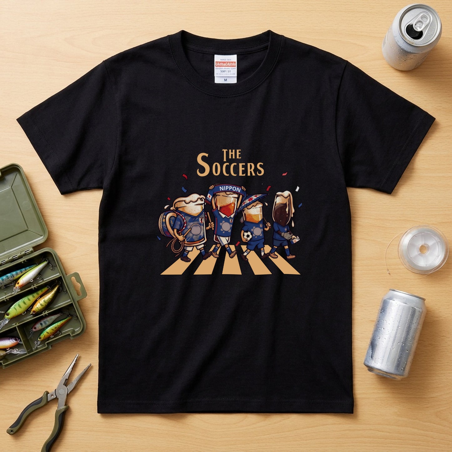 THE SOCCERS | ビールたちの日本代表応援 横断歩道 面白Tシャツ【サッカーファン・飲み会・ギフトに最適】