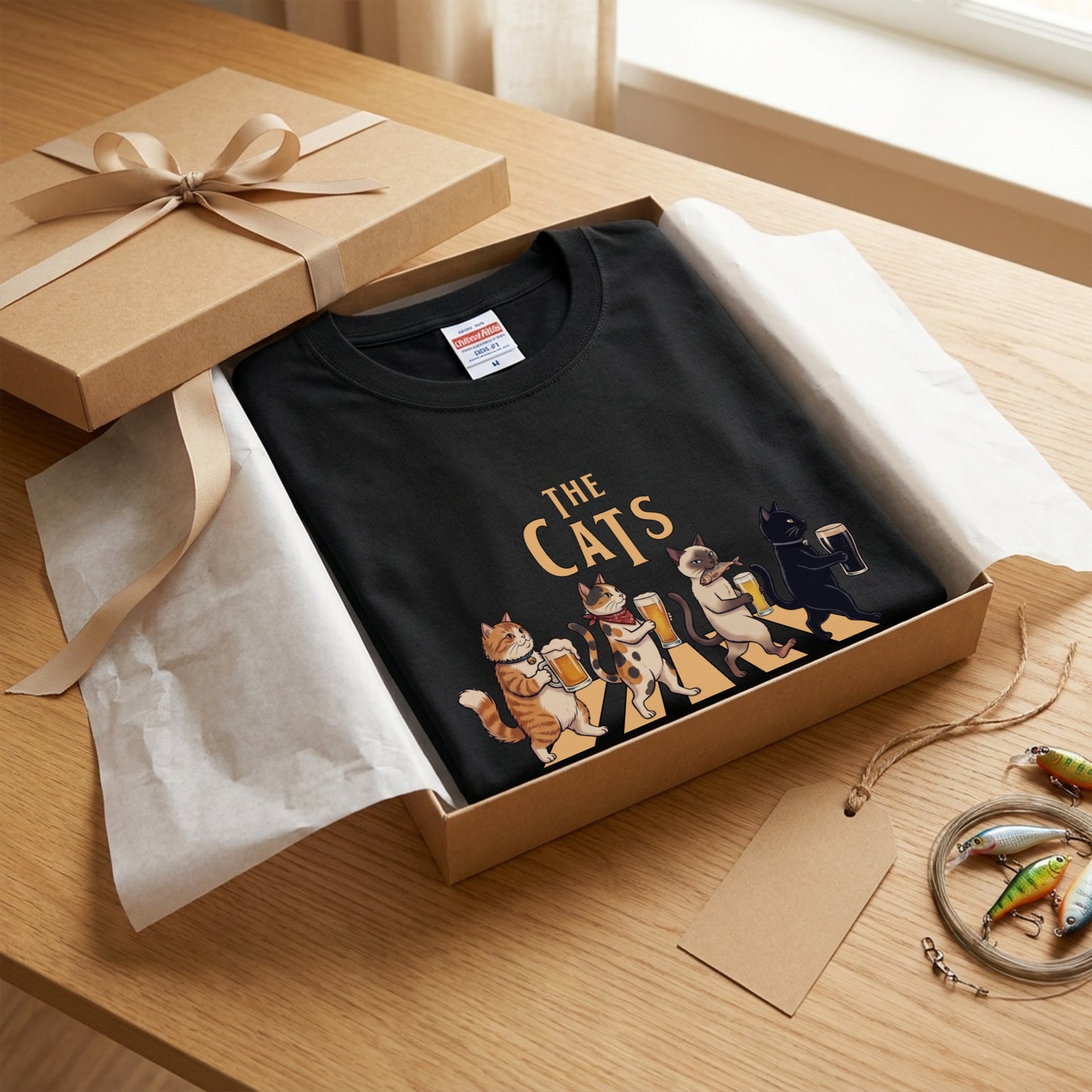 THE CATS | 猫たちの乾杯パレード 横断歩道 ゆるかわパロディTシャツ【愛猫家・ビール好き・ギフトに最適】