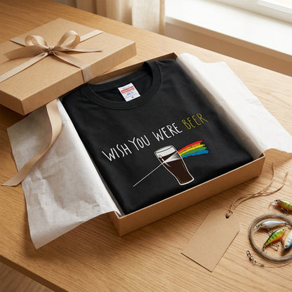 PRISM BEER | 手描き風 レトロ ロックグラフィック ビールグラス カジュアル Tシャツ【おもしろTシャツ・普段着・ストリート・ユニセックス・ギフトに最適】
