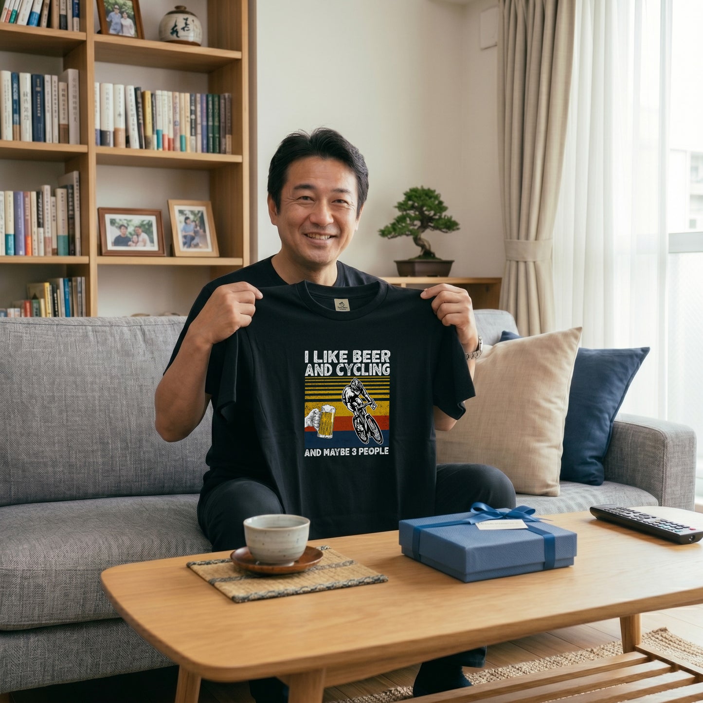 「I LIKE BEER AND CYCLING」ビール＆サイクリングが好き 誕生日プレゼントにも最適！居酒屋・飲み会で話題の面白 コットン/ライシルキータッチTシャツ｜日本酒・ビール・焼酎・ウイスキー好きにおすすめ