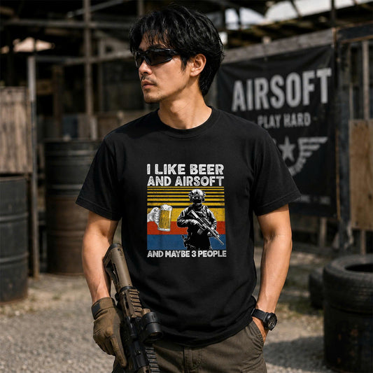 「I LIKE BEER AND AIRSOFT」ビール&サバゲーが好き Tシャツ
